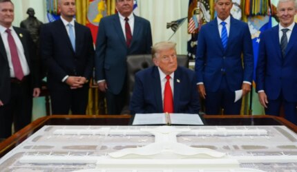 Bagaimana Trump merancang renovasi mendatang untuk Washington Dulles, sebuah "bandara yang buruk"