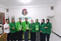 Ketua DPC PPP Kota Bengkulu, Benteng dan Seluma saat menerima SK definitif. (Andreas/warta aspirasi)