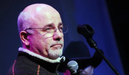 Saya berusia 40 tahun dan penasihat saya ingin saya beralih dari Roth ke 401(k) tradisional. Dave Ramsey mengatakan ini adalah kesalahan jutaan dolar