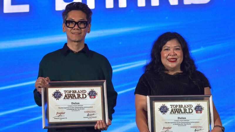 Penghargaan Top Brand Award 2026 2 kategori diatas panggung