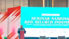 Direktur Bank Bengkulu, Iswahyudi saat menyampaikan sambutan saat pembukaan Seminar. (Andreas/Warta Aspirasi)