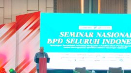 Direktur Bank Bengkulu, Iswahyudi saat menyampaikan sambutan saat pembukaan Seminar. (Andreas/Warta Aspirasi)