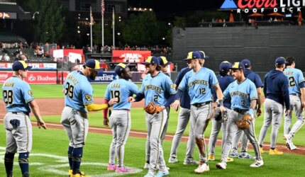 Diskusi Pertandingan: Milwaukee Brewers (99-59) @ Philadelphia Phillies (87-71)