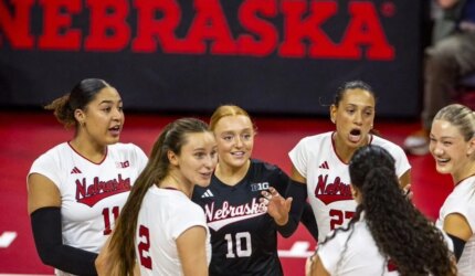 Cara menonton bola voli Nebraska vs Maryland