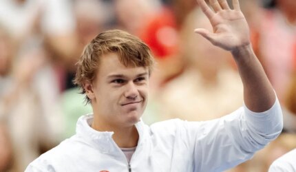 Holger Rune mengeluarkan permintaan maaf setelah kembali ke tenis yang telah lama ditunggu-tunggu, 'Maaf'