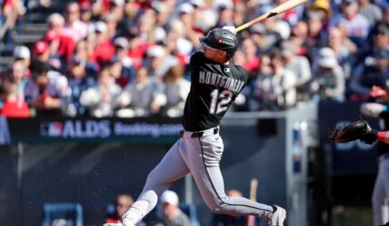 Pemukul kidal White Sox bertahan melawan pelempar kidal